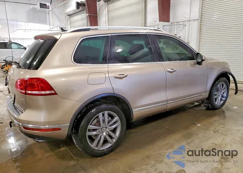 2016 Volkswagen Touareg Sport from USA, damaged, VIN WVGEF9BP9GD005554